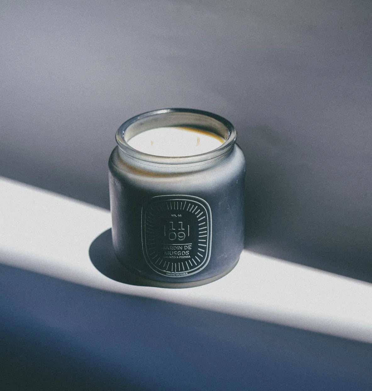 Vela aromática 1109 Concept en frasco negro aroma Jardín de Musgos